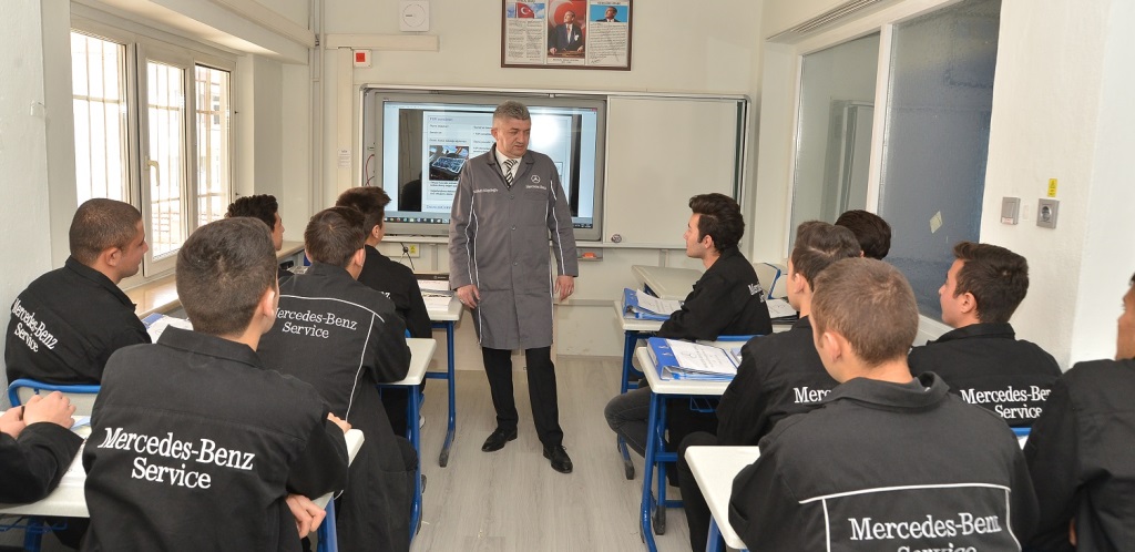 Mercedes’ten meslek liselerine teknolojik destek