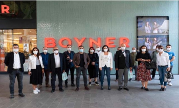 Nurçin Koçoğlu, "Boyner Express'te kadın sürücüler, kadın kuryeler ve depo çalışanlarıyla erkek işi olarak görülen lojistik ve teslimat işine yeni bir hizmet yaklaşımı ve yeni bir soluk getirmeyi hedefliyoruz" dedi.