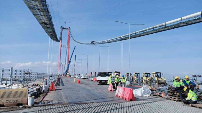 3.1 milyar euroya mal olan köprünün 26 Şubat'ta hizmete açılması planlanıyor.