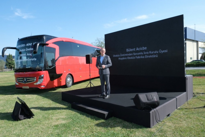 Mercedes-Benz Türk,100 bininci otobüsünü üretti.