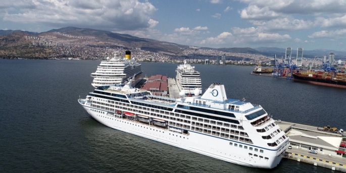 2023 yılında İzmir’e gelecek kruvaziyer gemileri için ilk rezervasyonlar alındı.
