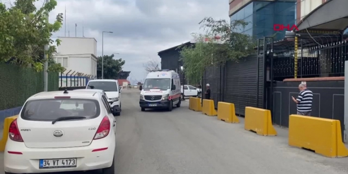 Tuzla Tersaneler Bölgesi'ndeki bir tersanede bakım yapılan geminin atık deposunda patlama meydana geldi.