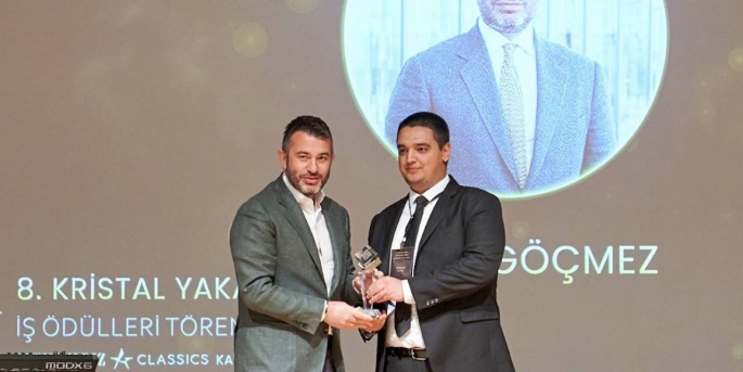 8’inci Kristal Yaka İş Ödülleri töreni Ege Üniversitesi'nde gerçekleştirildi.