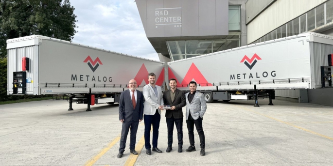 Tırsan, Metalog Lojistik’e 29 adet Tenteli Perdeli Multi Ride treyler teslim etti.