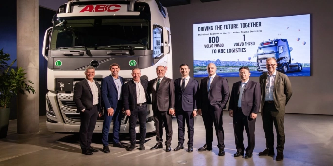 Volvo Trucks, 2025 yılının ilk büyük teslimat törenini ABC Lojistik firmasına gerçekleştirdi.