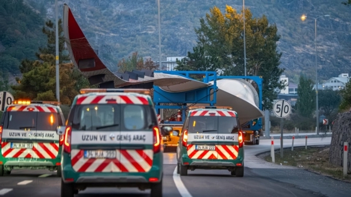 Hareket Türkiye’nin En Uzun Rüzgar Türbini Kanatlarını Taşıdı