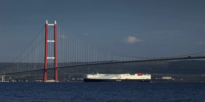 Osmangazi Köprüsü altından hava çekimi 64 metre ve üzeri olan gemilerin geçişi yasaklandı.