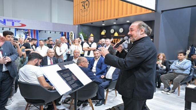 Kıta Logistics standı, yalnızca lojistik çözümleriyle değil, sanatla bütünleşen konseptiyle de fark yarattı.
