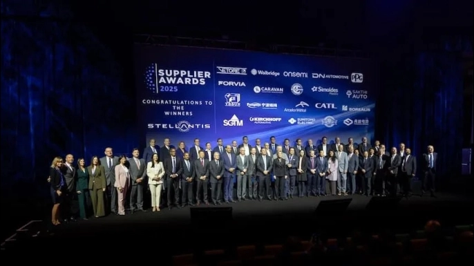 Stellantis, Paris’te düzenlenen törende 54 küresel tedarikçisini onurlandırdı, 20 iş ortağını “Yılın Tedarikçisi” seçti.