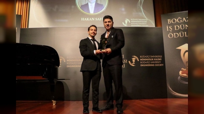 Hakan Safi, Boğaziçi İş Dünyası Ödülleri’nde Onur Ödülü aldı