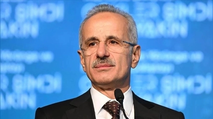 "Bölgede Türk bayraklı gemimiz olmamakla birlikte sahibi Türk olan 16 gemiyi yakından izliyoruz"