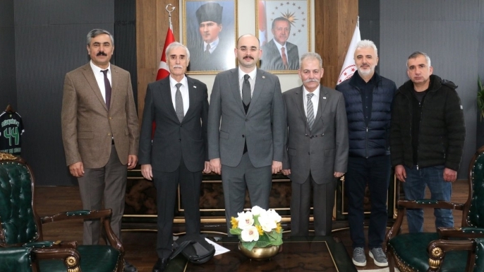 Dernek, Ramazan ayı vesilesiyle Adıyaman, Antakya, Doğanşehir ve Samandağ’daki öğrencilere ulaştırılmak üzere toplamda 1 milyon TL’nin üzerinde alışveriş çeki teslim etti.