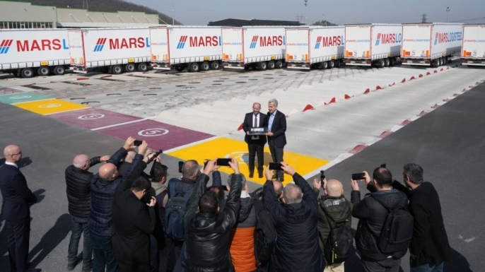 Tırsan, Mars Logistics’in 800 adetlik özel siparişinin ilk 100 adedini teslim etti.