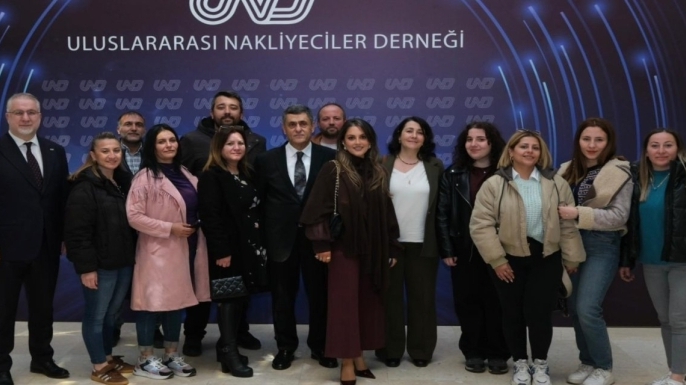 UND Kadın Tır Sürücü Akademisi 2. Dönem Mezunlarını Verdi
