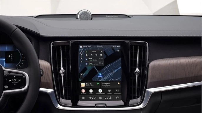 Volvo Cars, 85 ülkede yaklaşık 2,5 milyon aracı kapsayan en büyük kablosuz yazılım güncellemesini başlattı; Volvo Car UX ile kullanıcı deneyimi baştan tasarlandı.