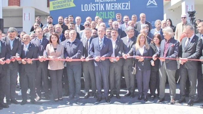 Mersin Büyükşehir Belediyesi’nin kurduğu 75 bin metrekarelik Lojistik Merkezi, 180 araç kapasiteli tır parkı, 100 ofis ve sosyal alanlarıyla hizmete açıldı.