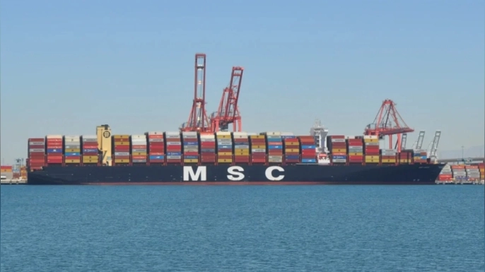MSC, Hürmüz Boğazı’ndaki güvenlik kısıtlamaları nedeniyle Avrupa ile Orta Doğu arasında yeni bir lojistik rota kurmaya hazırlanıyor.