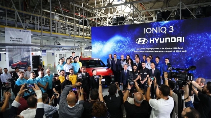 Hyundai Motor Türkiye, İzmit fabrikasında IONIQ 3’ün seri üretimine başladı; şirket bu adımla Türkiye’de elektrikli araç üreten ikinci otomotiv üreticisi oldu.