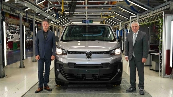 Citroën CEO'su Xavier Chardon, Tofaş CEO'su Cengiz Eroldu'nun ev sahipliğinde Bursa Fabrikası'nı ziyaret etti.