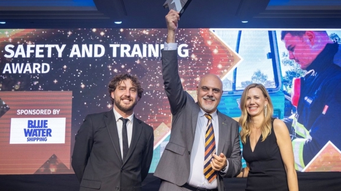 Hareket, sektörün en prestijli uluslararası ödüllerinden olan Heavy Lift Awards’ta “Güvenlik ve Eğitim” (Safety and Training) kategorisinde ödülün sahibi oldu.