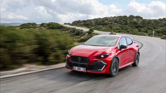 Renault, 2026 yılının ilk 9 ayında 102.818 satış ve yüzde 12,8 pazar payıyla toplam pazarın liderliğini korudu.