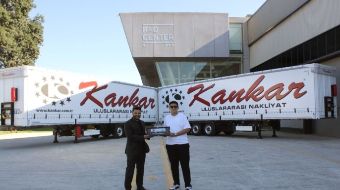 Tırsan, Kankar Uluslararası Nakliyat’a 9 adet Yeni Nesil Tenteli Perdeli Multi-Ride teslim etti.