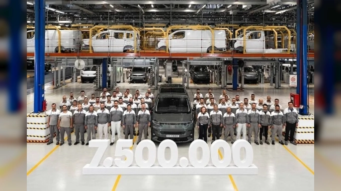 Tofaş, Bursa Fabrikası’nda 7,5 milyonuncu araç olan Fiat Ulysse’yi üreterek yarım asrı aşan üretim yolculuğunda önemli bir kilometre taşını daha geride bıraktı.