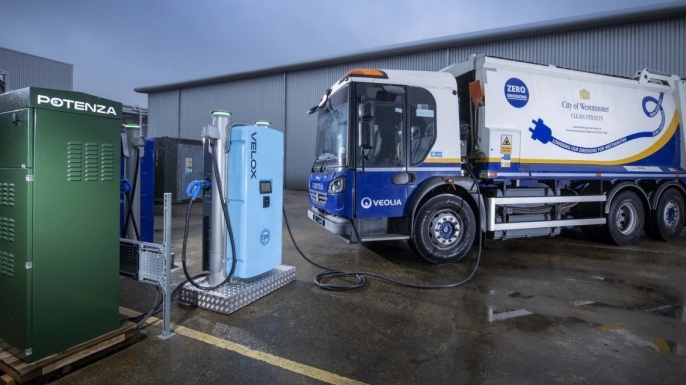 Avrupa’da test edilen çift yönlü şarj teknolojisiyle elektrikli kamyonlar, kullanılmadıkları zamanlarda enerji depolama ünitesine dönüşüyor.