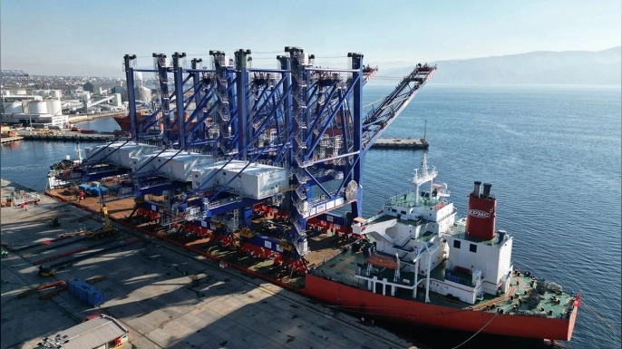 DP World Evyap’ın Körfez Terminali’nde devreye aldığı uzaktan kumandalı rıhtım vinçleri, sahadaki güvenlik standartlarını yükseltiyor.