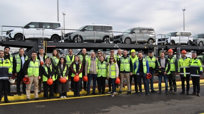 Ford Otosan’a ait 216 adet bitmiş araç ithalat yükünü taşıyan tren Railport’a ulaştı.