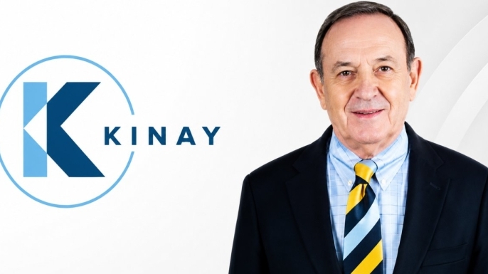 Kınay Grup’un onursal başkanı Hasan Kınay’ın Yunanistan’ın Leros Adası açıklarında bulunan teknede kaza geçirdiği, ilk yardımın ardından İstanbul’a sevk edildiği öğrenildi.
