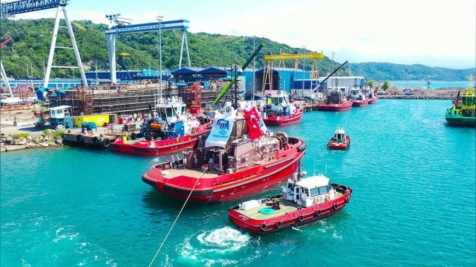 Med Marine'in kendi filosunda kullanacağı, 65 ton çekiş gücüne sahip römorkör suya indirildi.