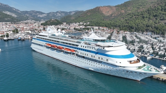 QTerminals Antalya, bu yıl 9 ayda 12 lüks gemiyle gelen yaklaşık 10 bin turisti konuk etti.