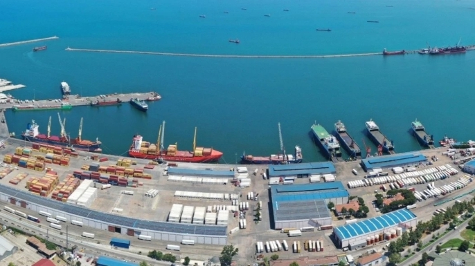 Samsunport, son 16 yılda Samsun Limanı’na yaptığı 60 milyon dolarlık yatırımla yıllık yük elleçleme kapasitesini yaklaşık 1,3 milyon tondan 10 milyon tona yükseltti.