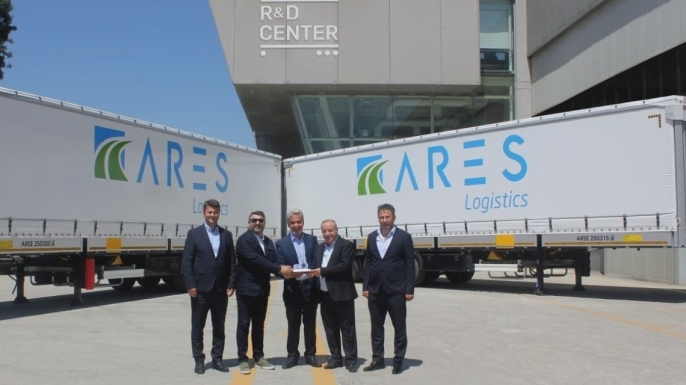 Tırsan, Ares Lojistik’e 185 adet Tren Yüklemeli Tenteli Perdeli Multi-Ride teslim etti.
