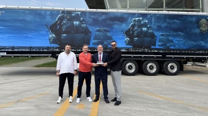 Tırsan, Kasva Uluslararası Taşımacılık’a Tenteli Perdeli Multi-Ride teslimatı gerçekleştirdi.